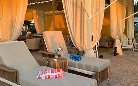 Casa Rosada Beach Front Mano Juan 4*